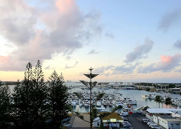 Main Beach Waterfront Apartment